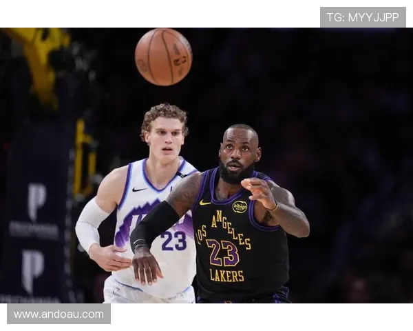 NBA:詹姆斯连得分上双纪录终结,字母哥伤退交易传闻再起剂疑云 NBA:詹姆斯连得分上双纪录终结,字母哥伤退交易传闻再起剂疑云