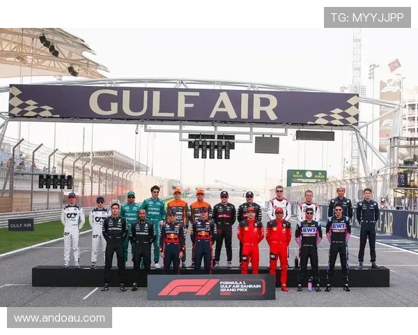 新赛季F1车队阵容突现重大变动引发全球车迷持续热议风波再起中 新赛季F1车队阵容突现重大变动引发全球车迷持续热议风波再起中