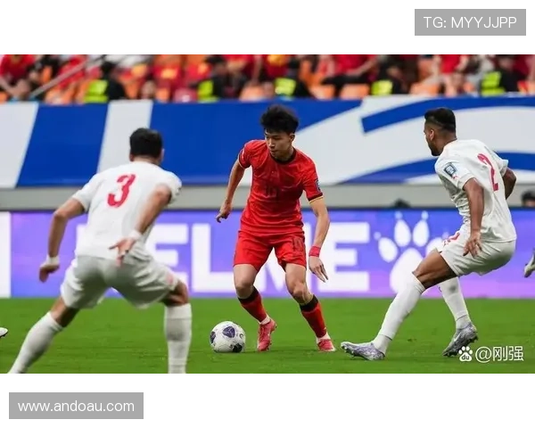 国足备战世预赛关键战新帅战术调整引发球迷热议状态回暖核心球员复出 国足备战世预赛关键战新帅战术调整引发球迷热议状态回暖核心球员复出